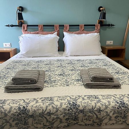 Elea Guesthouse Himare Buitenkant foto