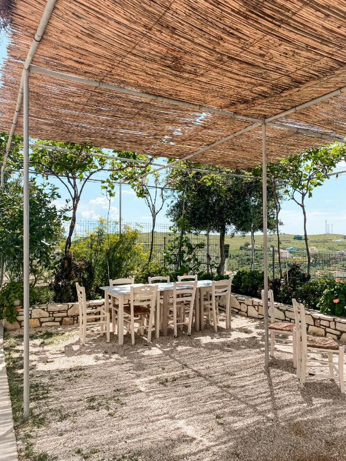 Elea Guesthouse Himare Buitenkant foto