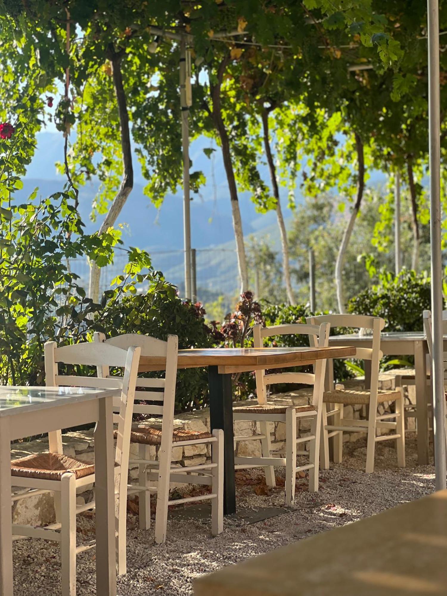 Elea Guesthouse Himare Buitenkant foto