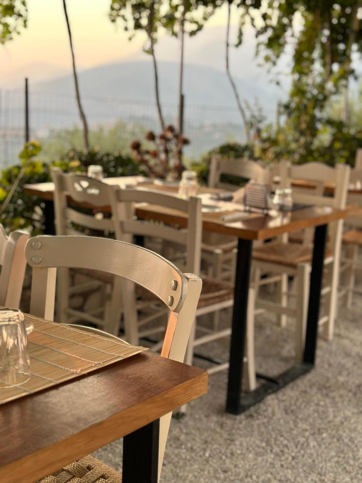 Elea Guesthouse Himare Buitenkant foto