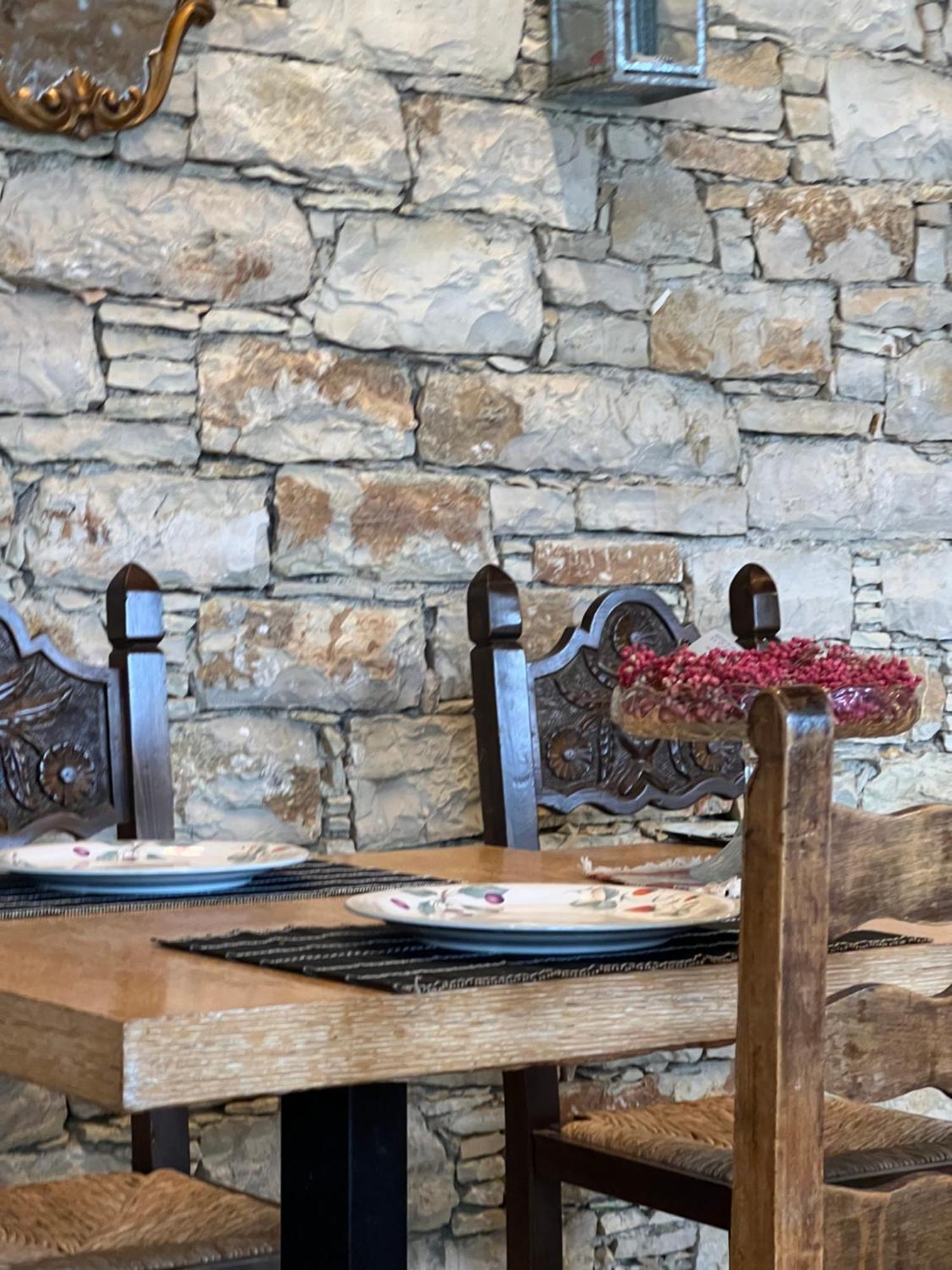 Elea Guesthouse Himare Buitenkant foto