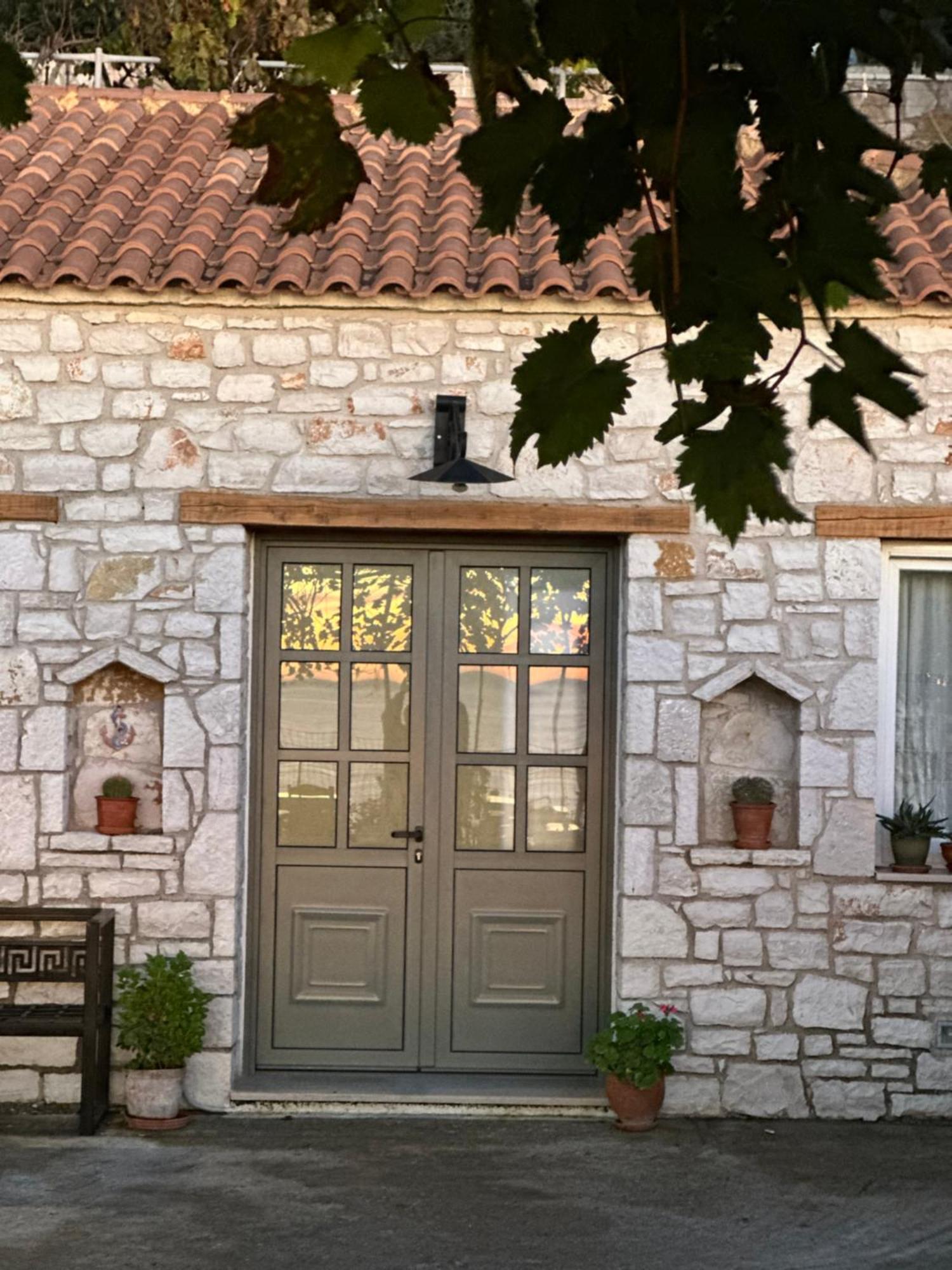 Elea Guesthouse Himare Buitenkant foto