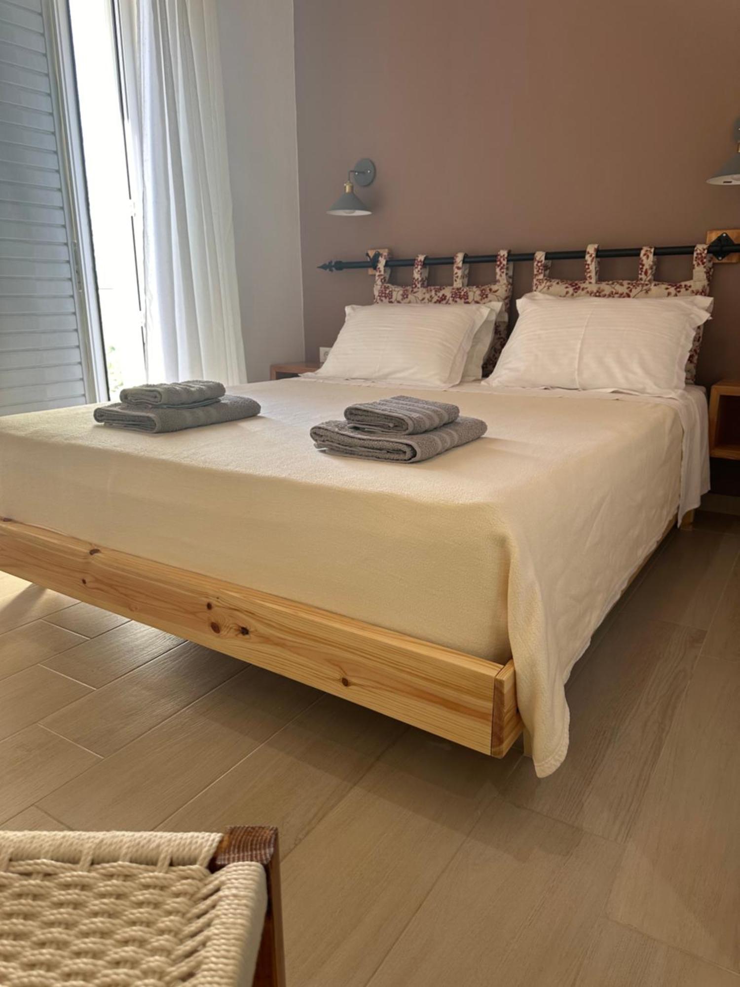 Elea Guesthouse Himare Buitenkant foto