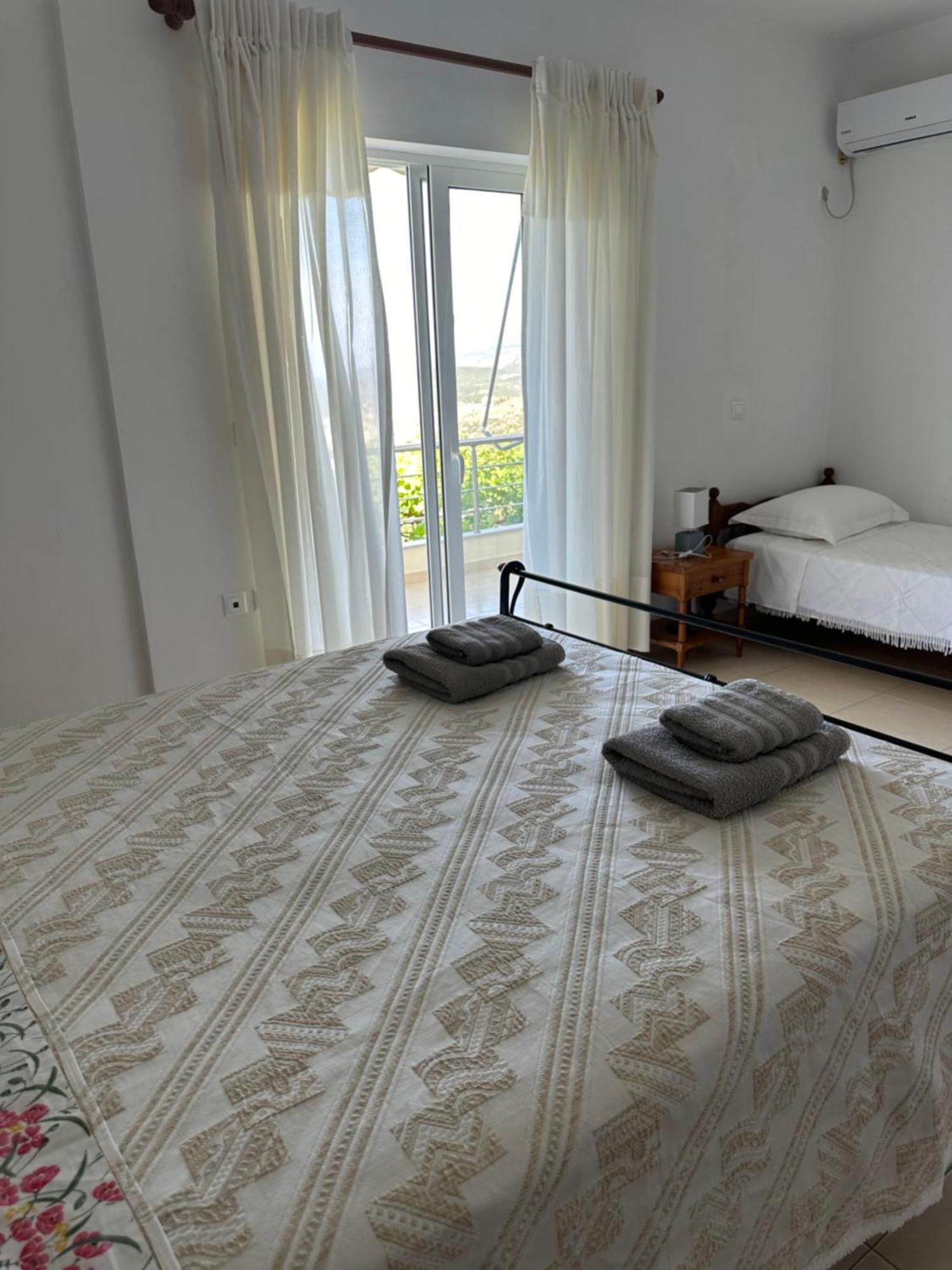 Elea Guesthouse Himare Buitenkant foto